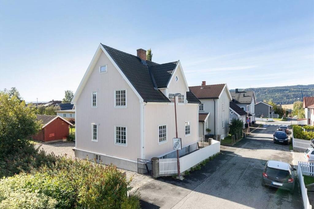 Lys Og Sentral Leilighet Med Terrasse Og Hage Apartment Lillehammer Exterior photo